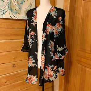 5/$20 💙 Floral blouse